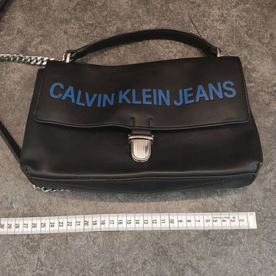 Väskan Calvin klein jeans