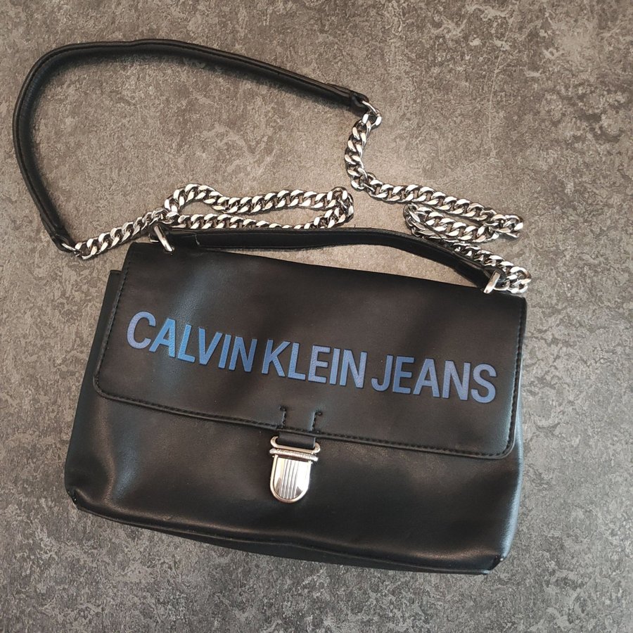 Väskan Calvin klein jeans