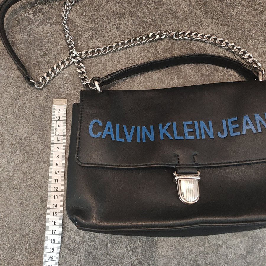 Väskan Calvin klein jeans