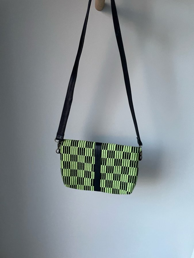 Unik och handgjord väska grön/svart