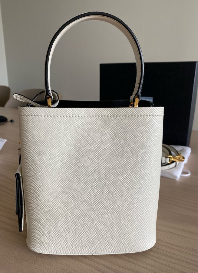 PRADA Panier bag vit