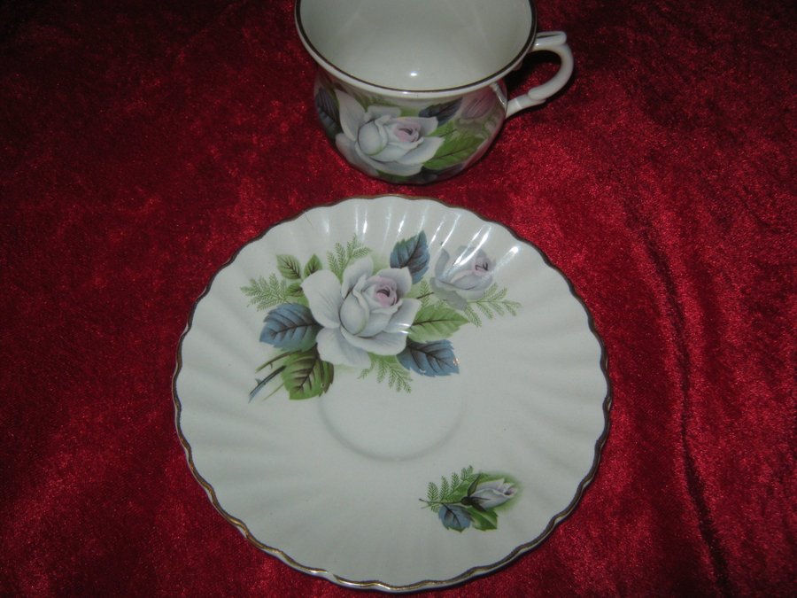 en kopp o fat från old foly/james kent ldt/staffordshire/england