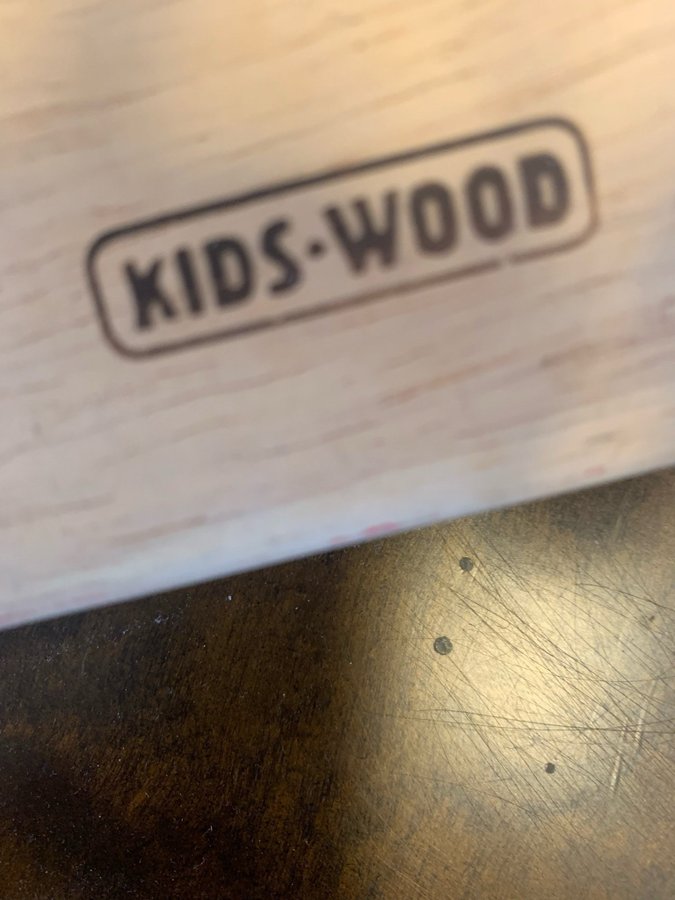 KUL LEKSAK MED SPEGEL Kids-Wood som ny!