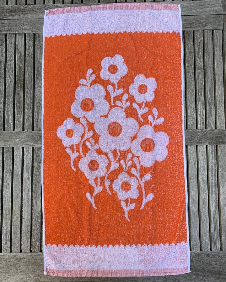 Retro handduk 70-tal orange o vit blommor frotté Fint skick