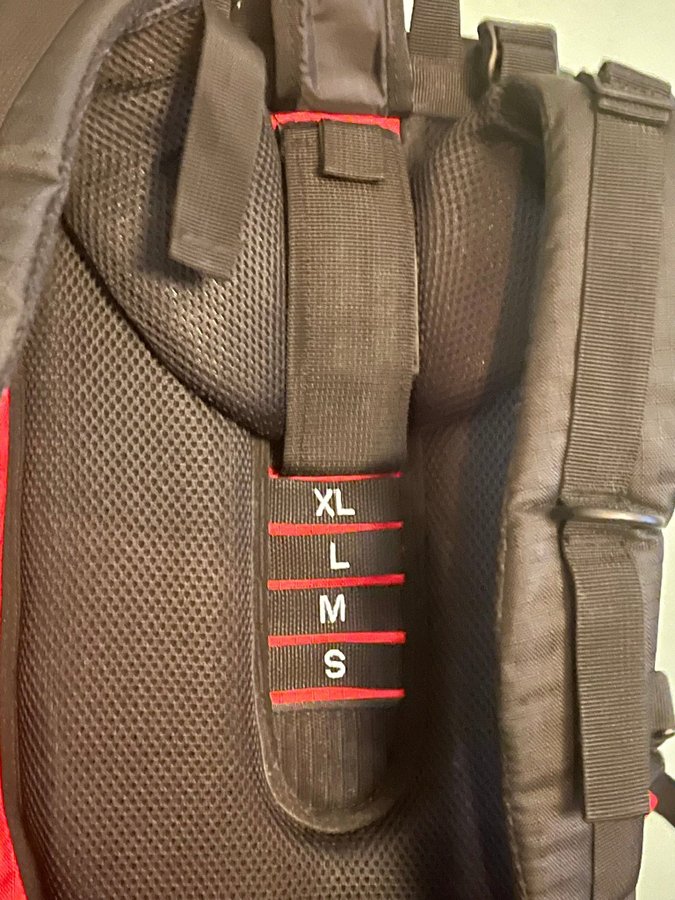 Essl vandringsryggsäck 40 liter röd svart backpack outdoor