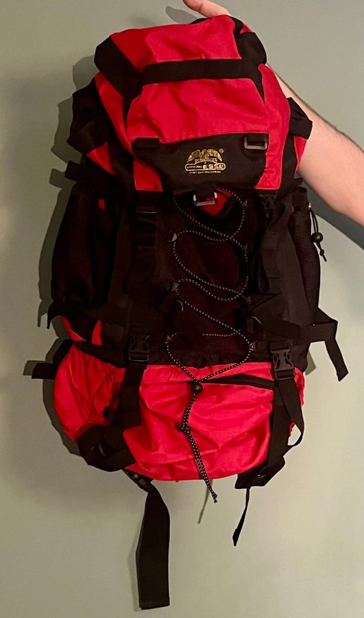 Essl vandringsryggsäck 40 liter röd svart backpack outdoor