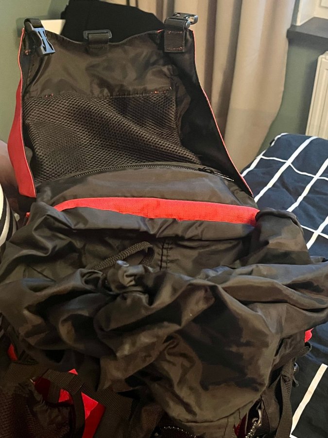 Essl vandringsryggsäck 40 liter röd svart backpack outdoor