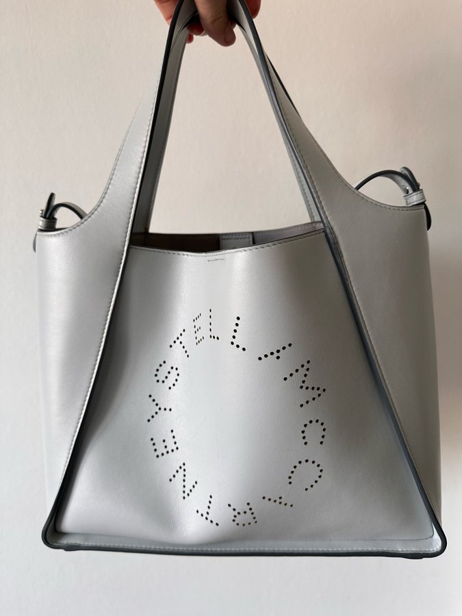 Stella McCartney The Logo Bag Vegan Ljusblå