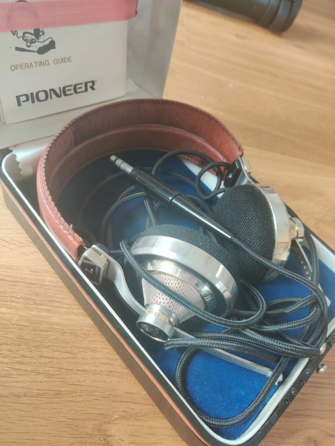 RIKTIGT SNYGG SÄLLSYNTA PIONEER SE-L40 Headphones