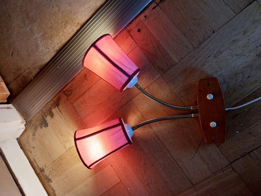 Vägglampa teak retro MAE märke