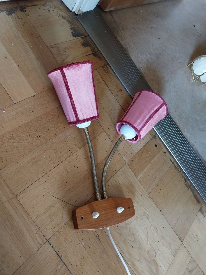 Vägglampa teak retro MAE märke