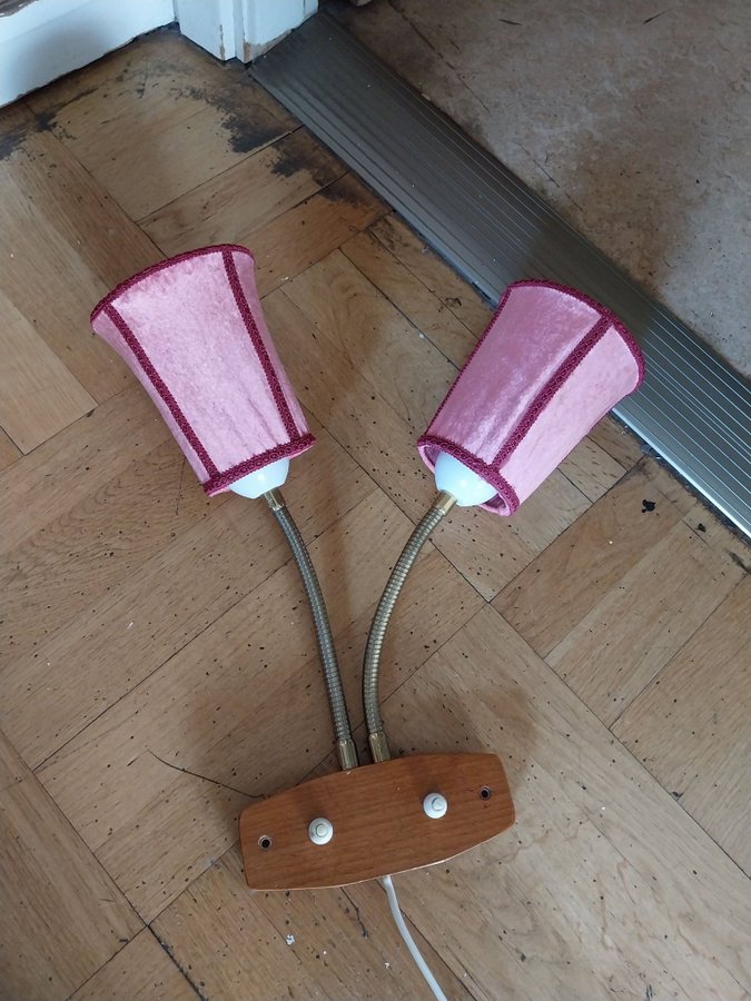 Vägglampa teak retro MAE märke