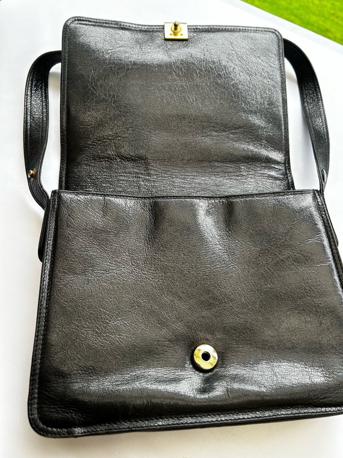 Fin praktisk tidlös Italiensk PISTORE klassisk axelremsväska väska i äkta läder