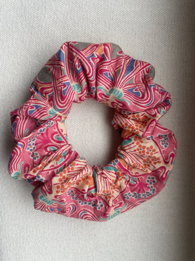 2 Handgjorda Liberty London Scrunchies/ Hårsnoddar