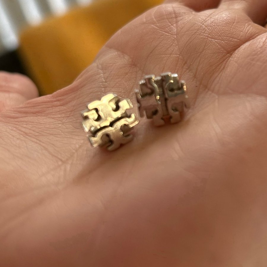 Tory Burch örhängen ( stål studs smycken nygl