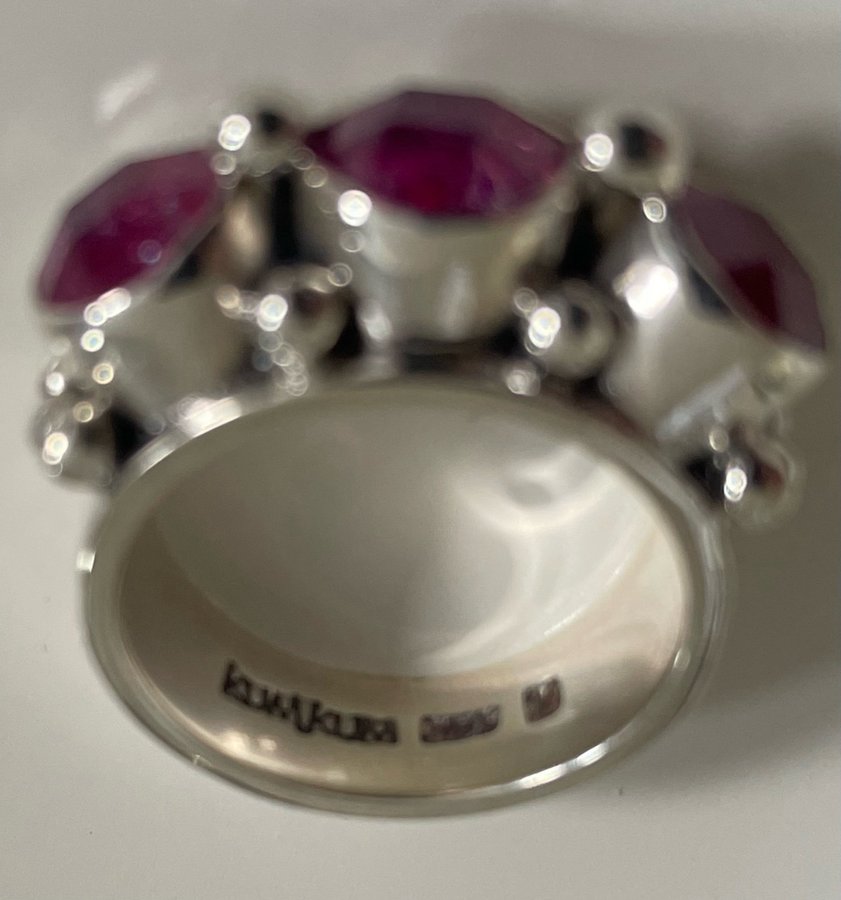 Kumkum ring i sterling silver 925 med lila stenar strl 172