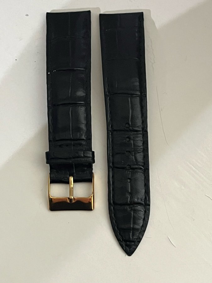 Svart läderarmband med guldspänne