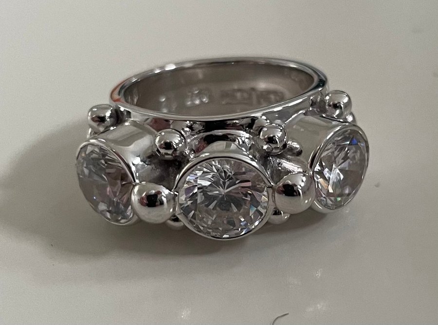 Kumkum silverring sterling 925 med zirkoner Strl 165