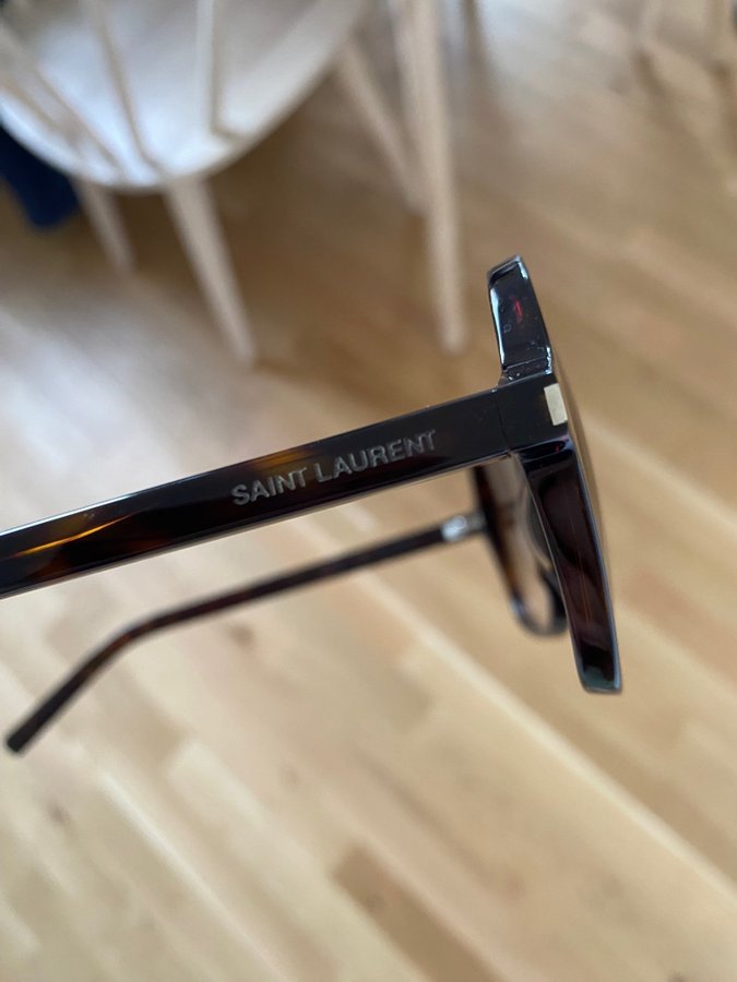 Saint Laurent Classic 8 004 5716 solglasögon