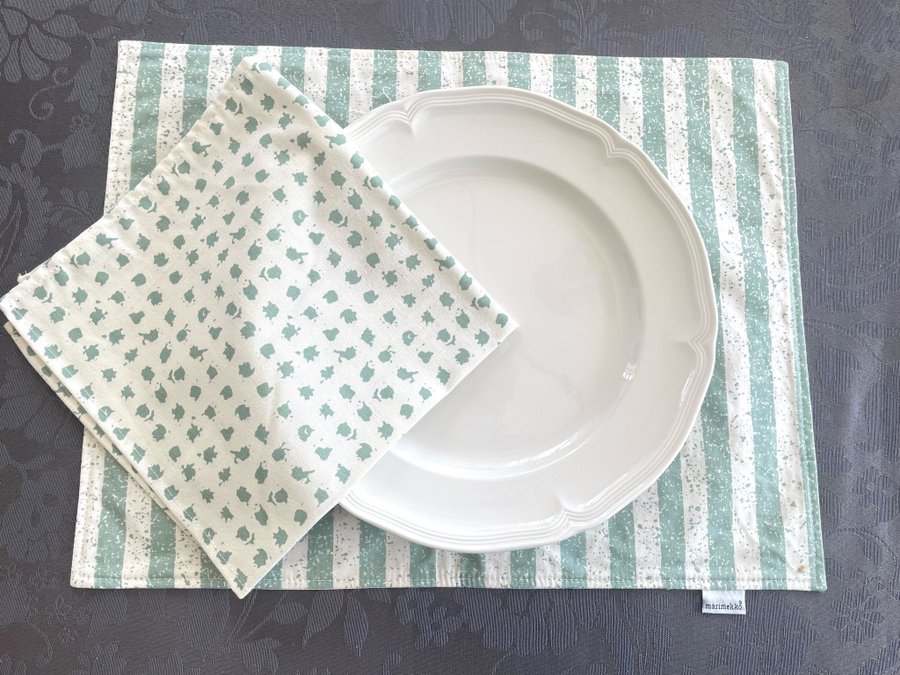 Marimekko Retro 4 tabletter med servetter Naamiaiset 90-tals Vintage Vändbara!