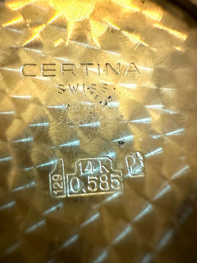 Skrotguld 14 Karat från Certina klocka Vikt: 78 gram