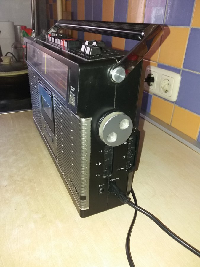 Saba RCR 394 radio - casettte4-Band-Stereo-Radio-Recorder