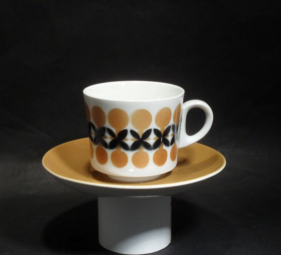 Arabia kaffekopp blåsdekor kopp med fat design Göran Bäck POP
