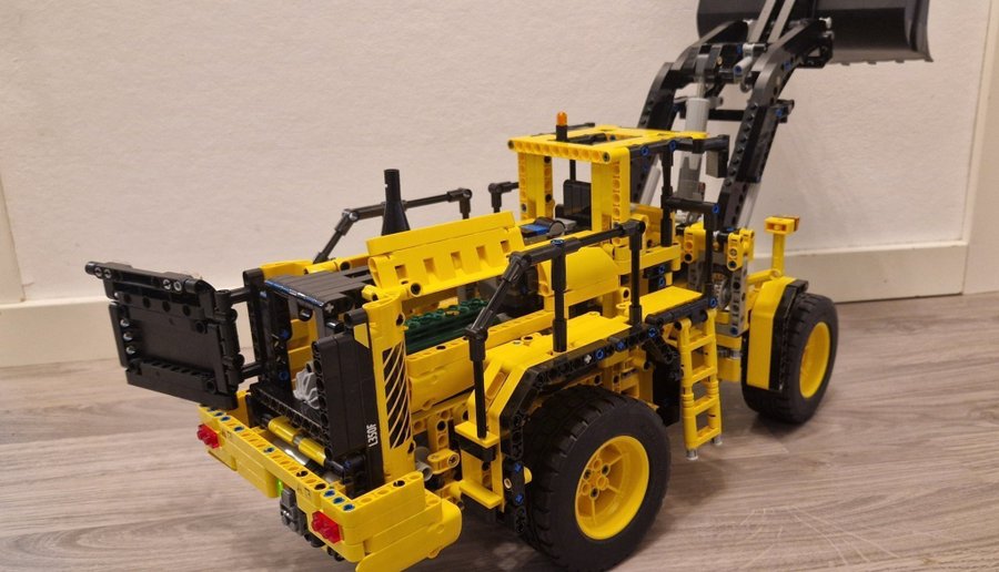 Lego technic 42030 Volvo L350F Wheel loader hjullastare