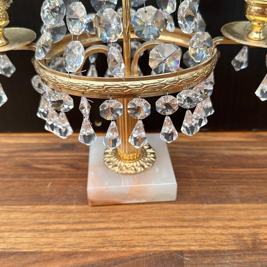 En st Bordslyster med hängande kristaller mässing vintage