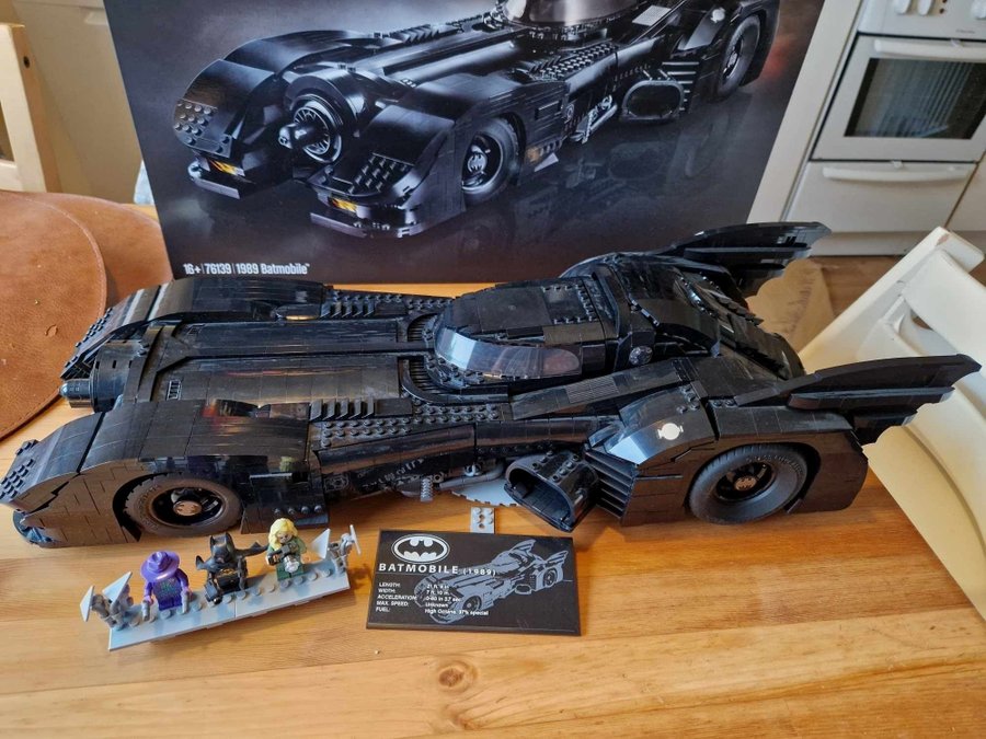 LEGO 76139 1989 Batmobile