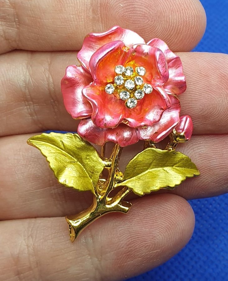 Brosch - Vacker blomma i rosa