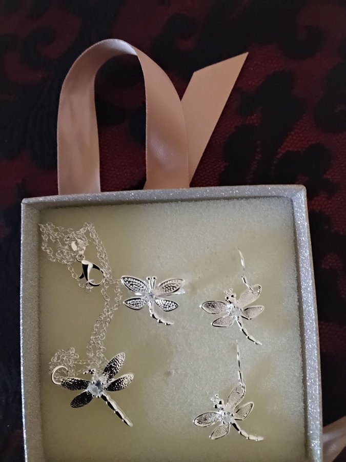 Nytt; silver sterling 925 set trollsländor; ring örhängen och halsband silverp