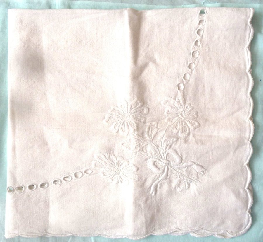 Vit Duk 81x75cm Linne? Vitt broderi Vintage