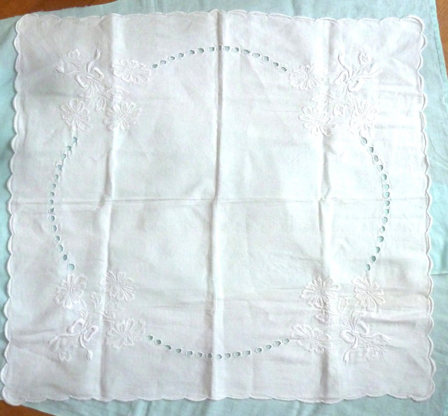 Vit Duk 81x75cm Linne? Vitt broderi Vintage