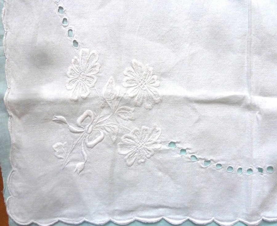 Vit Duk 81x75cm Linne? Vitt broderi Vintage