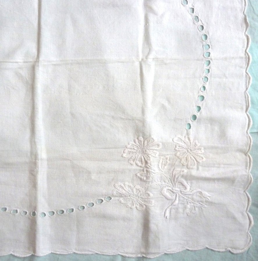 Vit Duk 81x75cm Linne? Vitt broderi Vintage