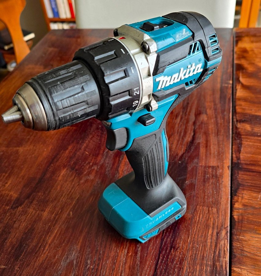 Makita DDF484 borrskruvdragare i fint skick!