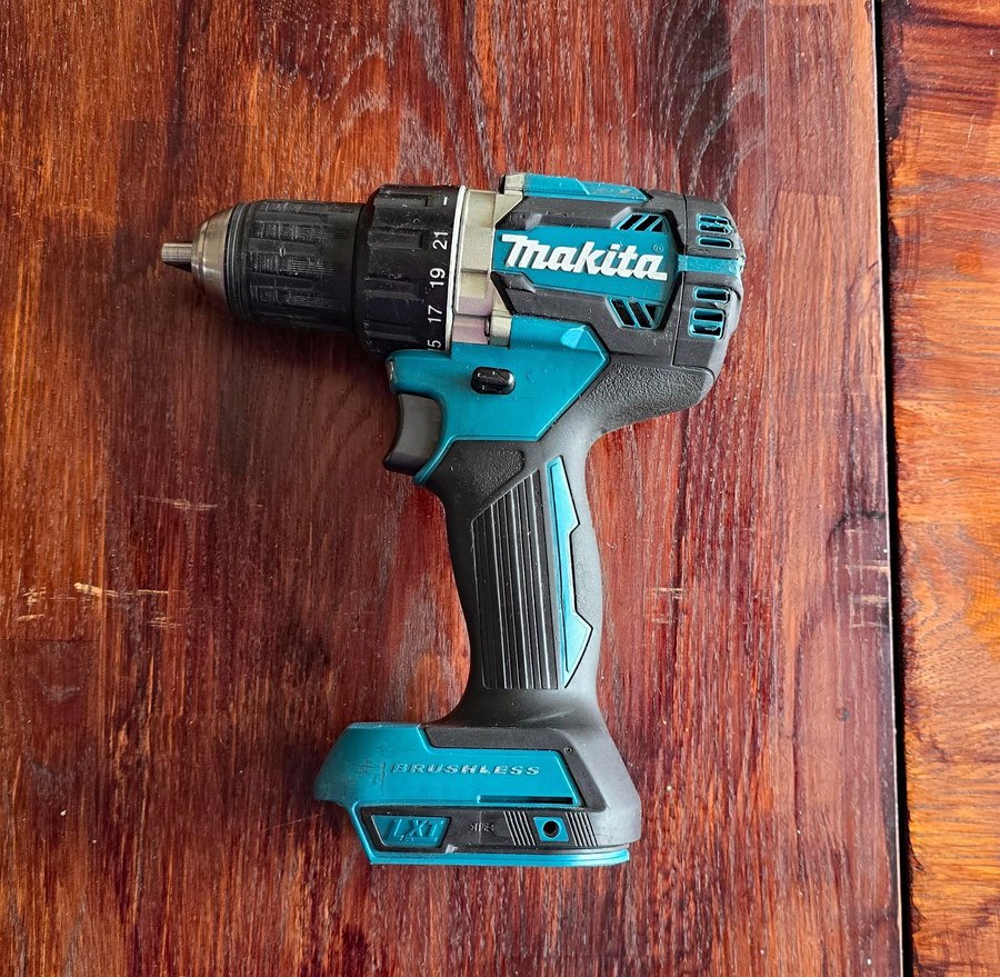 Makita DDF484 borrskruvdragare i fint skick!