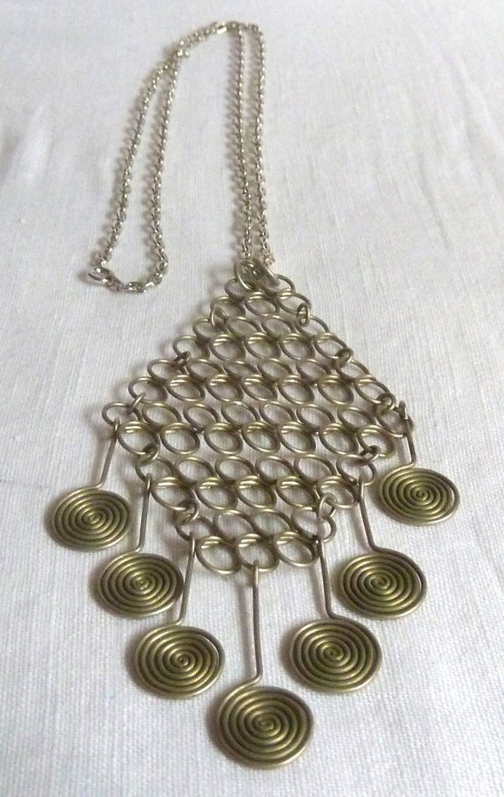Halsband Silverfärgad metall L 465cm Hänge Nät av ringar 13x6cm Retro