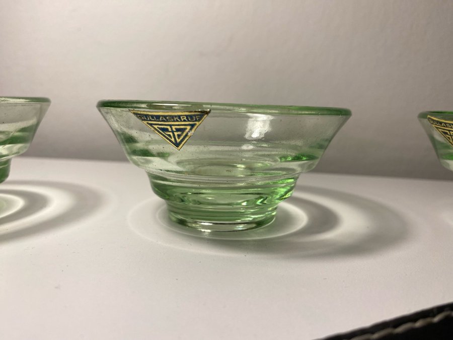 3 små skålar - uranglas uran grönt glas uranium glas - antik vintage