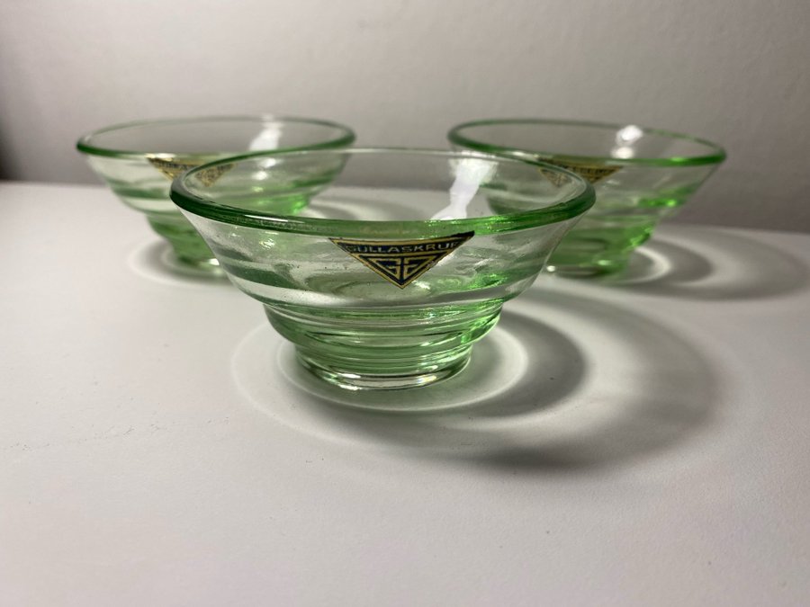 3 små skålar - uranglas uran grönt glas uranium glas - antik vintage