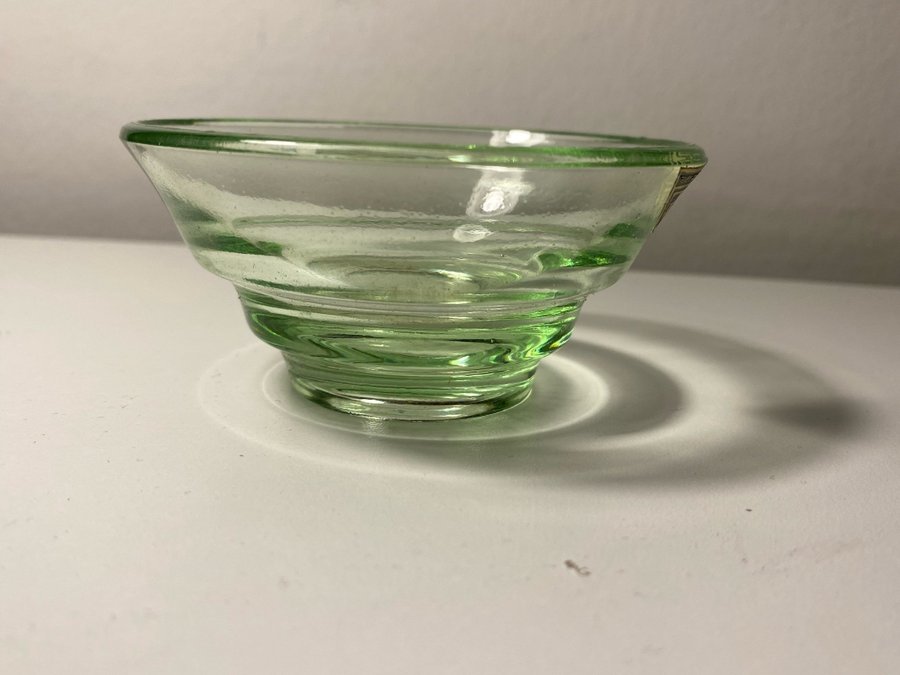 3 små skålar - uranglas uran grönt glas uranium glas - antik vintage