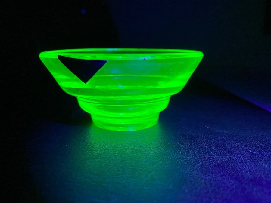 3 små skålar - uranglas uran grönt glas uranium glas - antik vintage