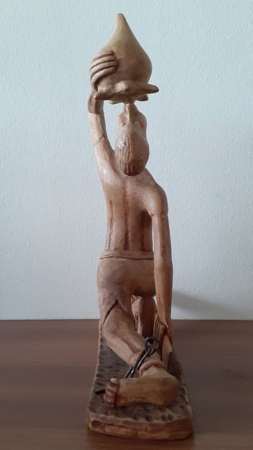 "Le Marron Inconnu" ( Den okända Marron )  Handsnidad skulptur i trä från Haiti