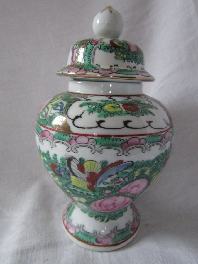 Äldre orientalisk orient porslin vas urna med lock dekor 21cm Kina Japan vintage