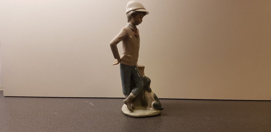 Söt figur porslin figur NAO LLADRO från Spain