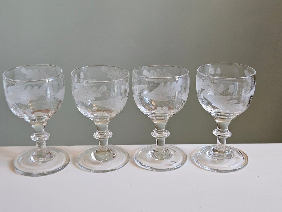 4 ANTIKA GLAS LIKÖR / VINGLAS 1800 tal