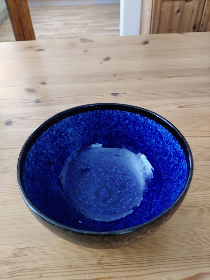 En-Jättefin-Skål-Keramik-Gotland-