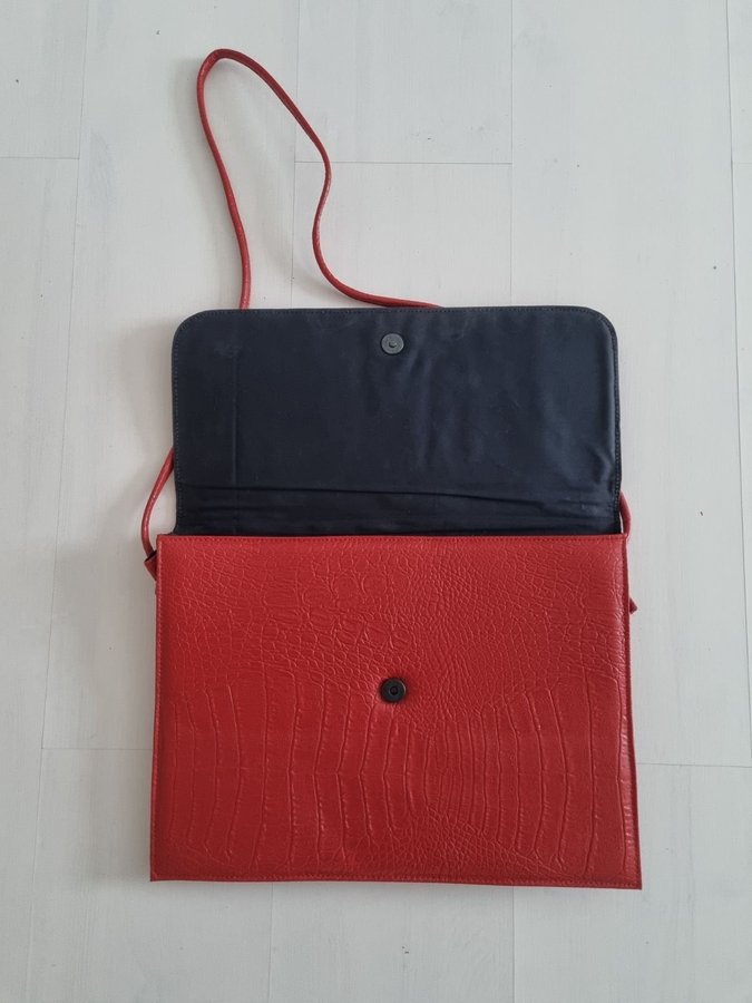 Vintage röd kuvertväska Fancy J J Fashion Från ca 1980-talet