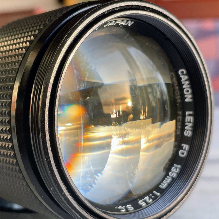 Canon FD 135mm f25 w/extendable lens hood + filter + case